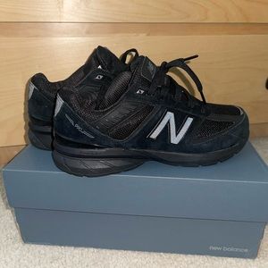 New Balance Kids' 990 V5 Sneaker. Black/Black. Side 7 (big kid)